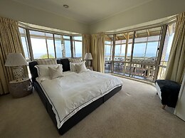 Logooner ocean house walking to beach