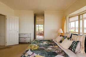 Logooner ocean house walking to beach