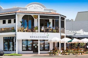 Logooner ocean house walking to beach