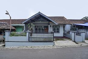 OYO Homes 91011 Eco Tourism Desa Cibodas Areng 1 Syariah