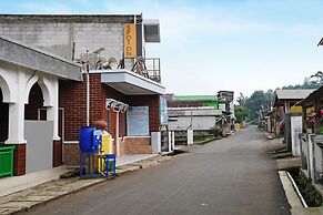 OYO Homes 91011 Eco Tourism Desa Cibodas Areng 1 Syariah