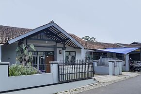 OYO Homes 91011 Eco Tourism Desa Cibodas Areng 1 Syariah