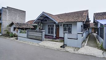 OYO Homes 91011 Eco Tourism Desa Cibodas Areng 1 Syariah