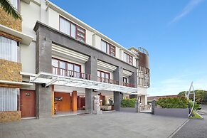 Townhouse Oak Signature Hotel