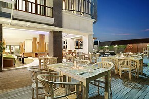 Townhouse Oak Signature Hotel