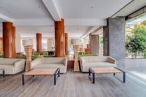 Townhouse Oak Signature Hotel