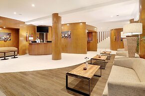 Townhouse Oak Signature Hotel