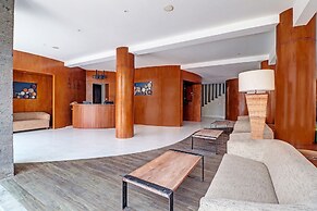 Townhouse Oak Signature Hotel