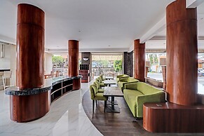 Townhouse Oak Signature Hotel