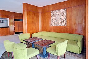 Townhouse Oak Signature Hotel