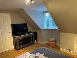 Rural Chapel Cottage, Near Airport, bar & hot tub