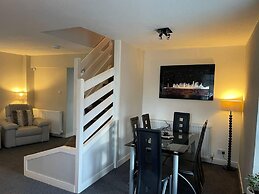 Rural Chapel Cottage, Near Airport, bar & hot tub