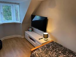 Rural Chapel Cottage, Near Airport, bar & hot tub