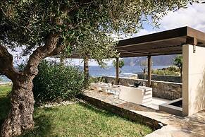 Melitina - Beautiful Waterfront 3 bed Room Villa