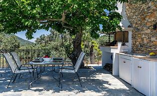 Oak Tree Cottage in Sporades