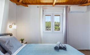 Oak Tree Cottage in Sporades