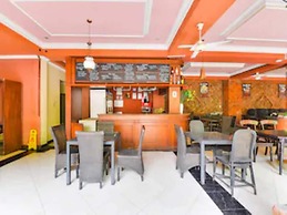 Super OYO Townhouse Oak Maxi Hotel Legian