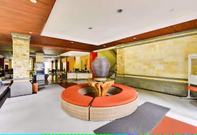 Super OYO Townhouse Oak Maxi Hotel Legian