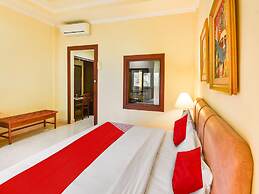 Super OYO Townhouse Oak Maxi Hotel Legian