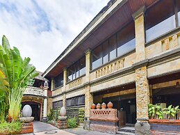 Super OYO Townhouse Oak Maxi Hotel Legian