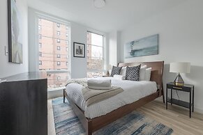 Sun-kissed 3BR Loft With Patio Minutes to NYC