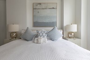 Sun-kissed 3BR Loft With Patio Minutes to NYC