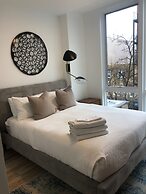 Sun-kissed 3BR Loft With Patio Minutes to NYC