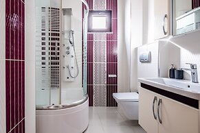 Flat in Maltepe With Balcony Near Shopping Malls