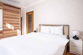 Flat in Maltepe With Balcony Near Shopping Malls