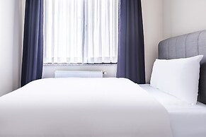 Flat in Maltepe With Balcony Near Shopping Malls