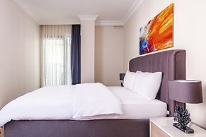 Flat in Maltepe With Balcony Near Shopping Malls