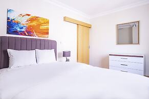 Flat in Maltepe With Balcony Near Shopping Malls