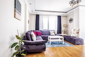 Flat in Maltepe With Balcony Near Shopping Malls