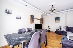 Flat in Maltepe With Balcony Near Shopping Malls