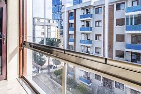 Flat in Maltepe With Balcony Near Shopping Malls