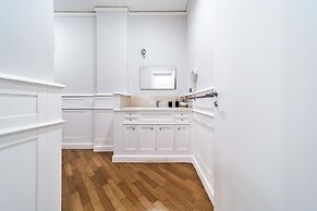 DANTE 138 CLASS ROOMS & APARTMENTS