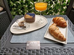 DANTE 138 CLASS ROOMS & APARTMENTS