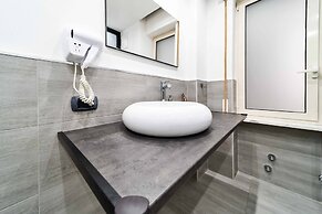 DANTE 138 CLASS ROOMS & APARTMENTS