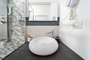 DANTE 138 CLASS ROOMS & APARTMENTS