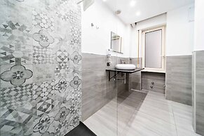 DANTE 138 CLASS ROOMS & APARTMENTS