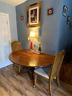 Studio - Sleeps 2 - Pets - Terrace - Parking