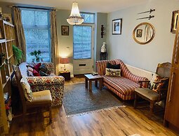 Studio - Sleeps 2 - Pets - Terrace - Parking