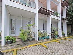 OYO Life 91957 Hotel Roda Mas 2