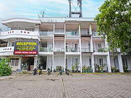 OYO Life 91957 Hotel Roda Mas 2