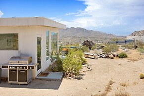 House Of Intellect - Hot Tub, Pool Fire Pit And Views! 1 Bedroom Home 