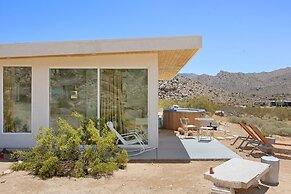 House Of Intellect - Hot Tub, Pool Fire Pit And Views! 1 Bedroom Home 