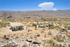 House Of Intellect - Hot Tub, Pool Fire Pit And Views! 1 Bedroom Home 