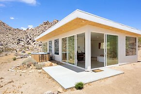 House Of Intellect - Hot Tub, Pool Fire Pit And Views! 1 Bedroom Home 