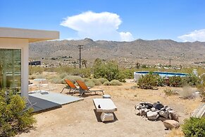 House Of Intellect - Hot Tub, Pool Fire Pit And Views! 1 Bedroom Home 