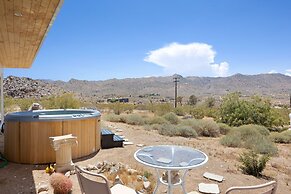 House Of Intellect - Hot Tub, Pool Fire Pit And Views! 1 Bedroom Home 
